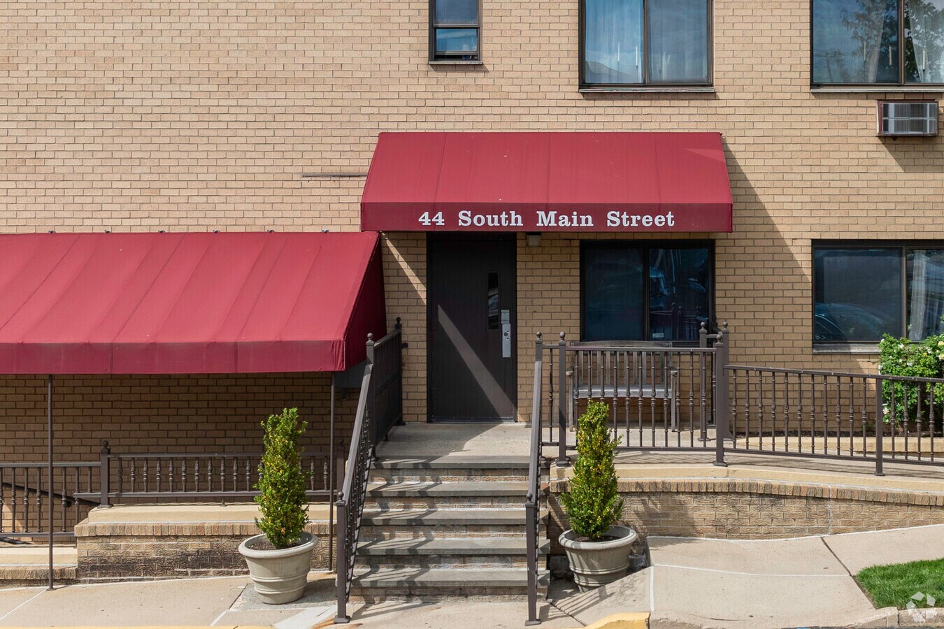 Entrance - Marlborough House Condominiums