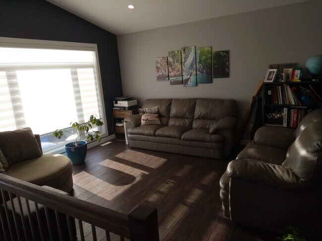 Photo - 166 Cougar Crescent Unit 1