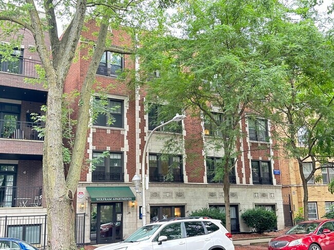 Building Photo - 840 W Wolfram St Rental