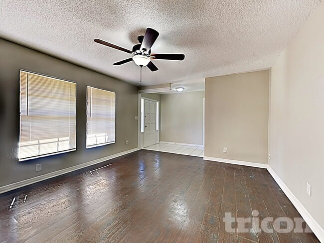 Photo - 816 Centerwood Ct