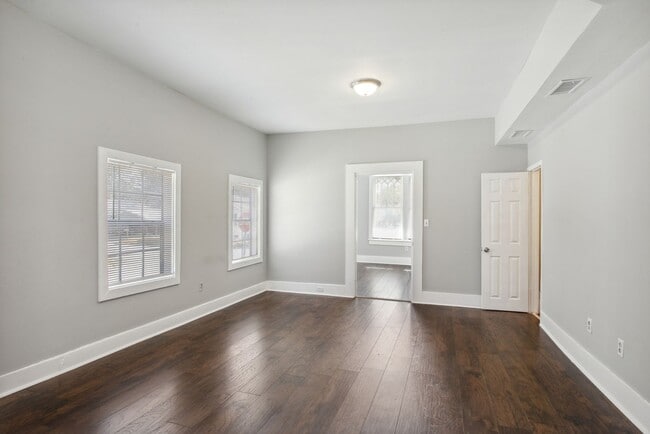 Photo - Large 3BR/2.5BA Two Story House Near Downt...