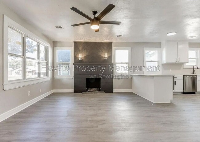 Photo - 835 W Eubanks St