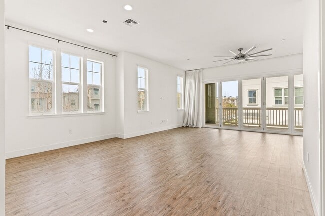 Photo - Sun-Filled Corner 4BR w/ Dual Yards & Panoramic Indoor-Outdoor Flow