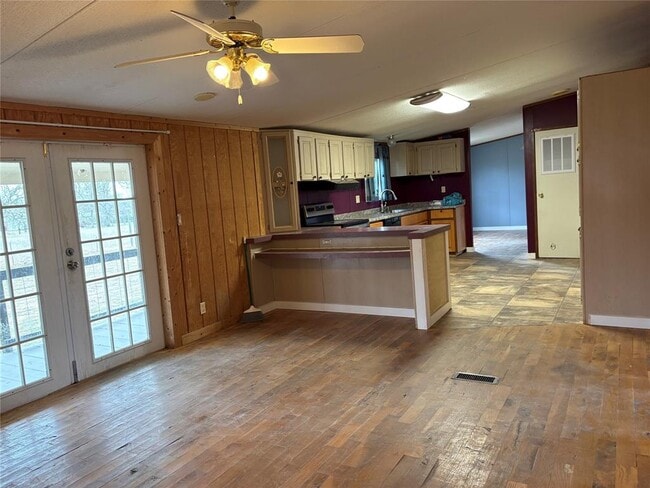 Photo - 120 Boxwoods Dr