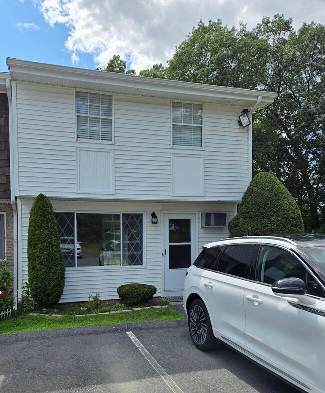 Building Photo - 945 Riverside Dr Unit 7D Rental
