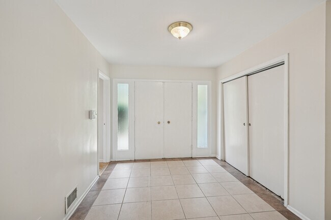 Photo - 18 Dorison Dr House