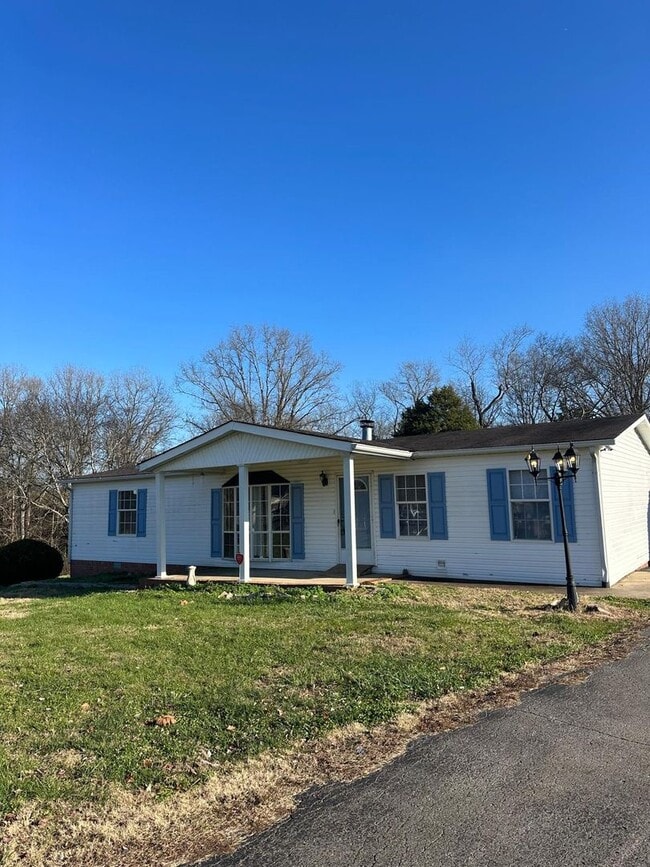 Building Photo - Murfreesboro Home on 2 acres with workshops. 3/2