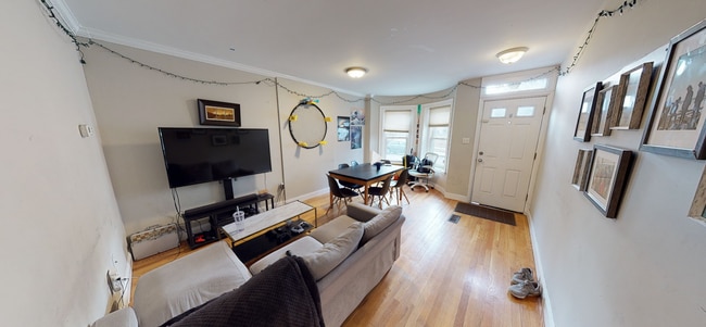 Building Photo - 83 Windsor St