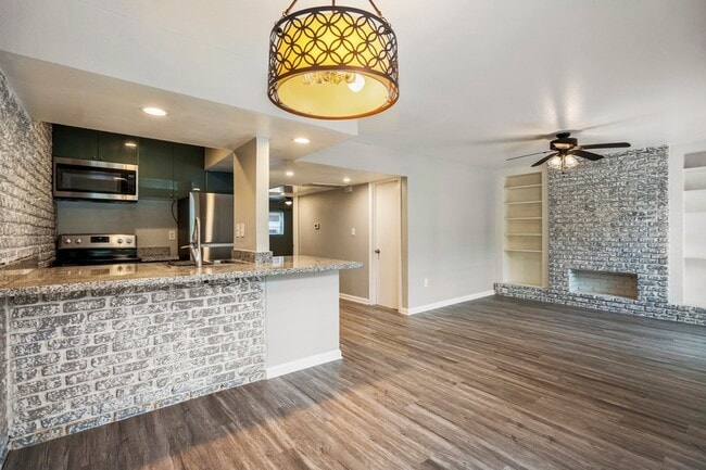 Building Photo - 5343 Richmond Ave. Unit 12