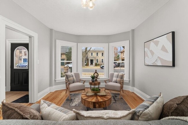 Photo - 820 Jenifer St