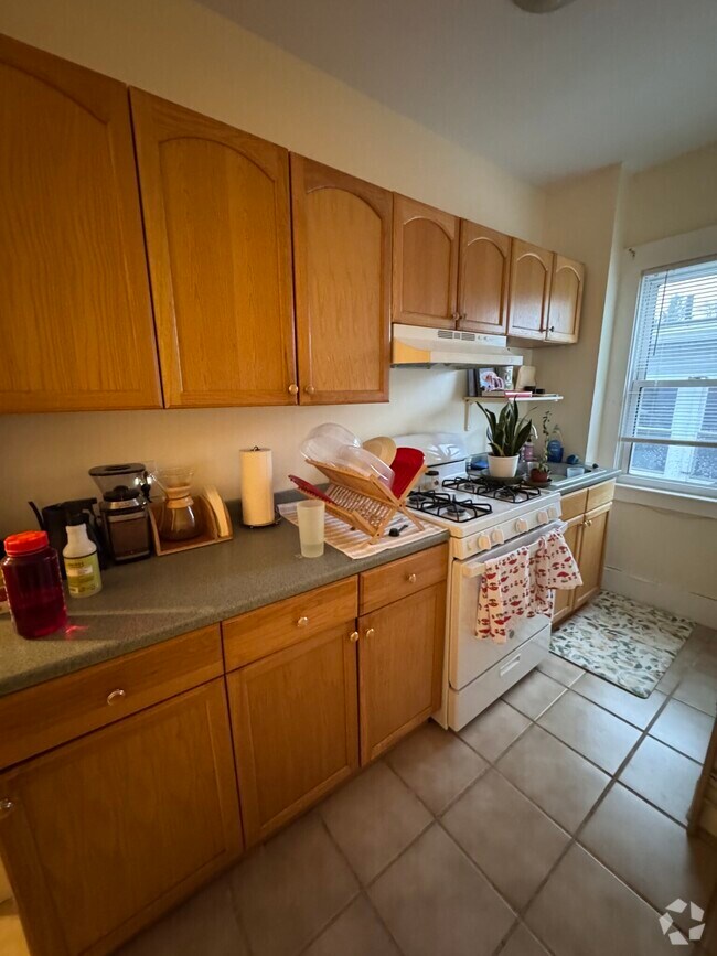 Building Photo - 132 1/2 Oxford St Unit 12 Rental