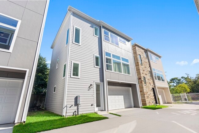 Photo - 4017 Ward St