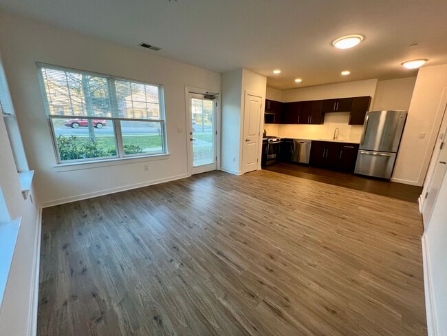 Building Photo - Maple Ridge - Building B Unit B3