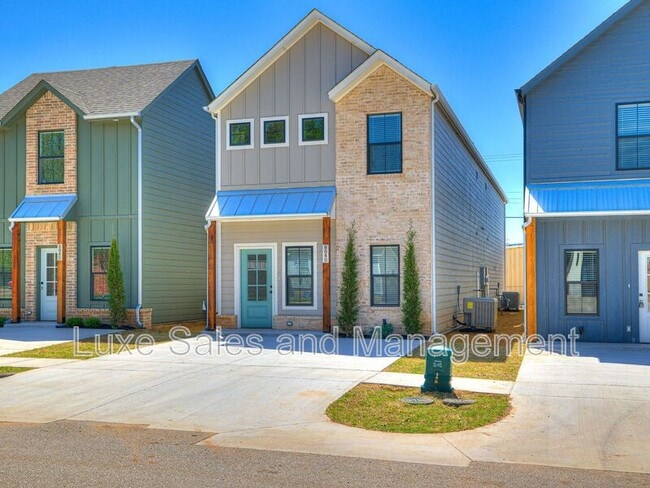Photo - 618 W 2nd St
