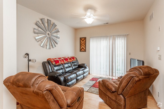 1BR, 1BA - 650 SF - Living Room