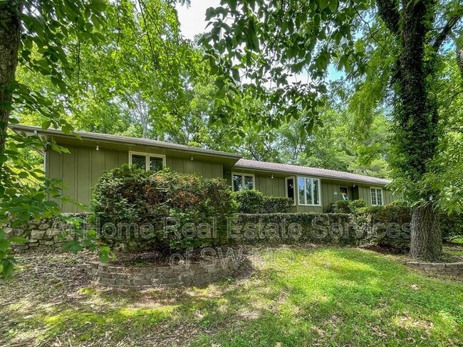 Building Photo - 4410 E Valley