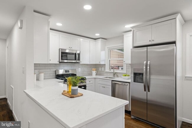 Photo - 2711 Groveton St