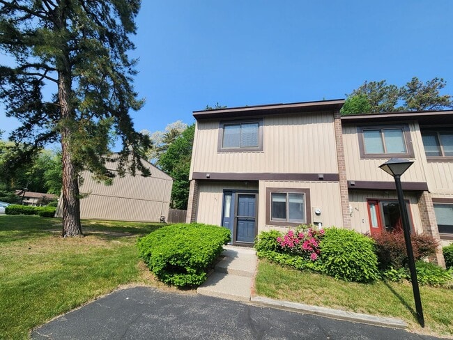 Beautifully remodeled 2 bed, 1 Bath townho... - Beautifully remodeled 2 bed, 1 Bath townho... House