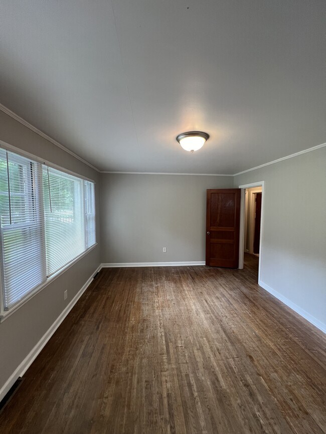 Photo - 206 Greenview Dr