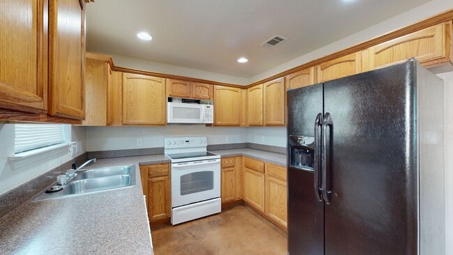 Building Photo - FREE DECEMBER RENT!!!