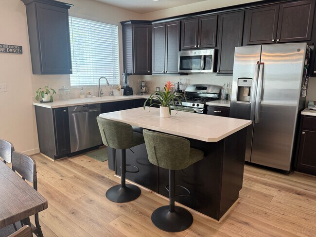 Photo - 885 W Edinburgh Dr