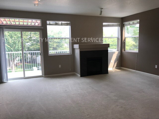 Photo - Beautiful Three Story Townhouse with Gas F... Unidad 101