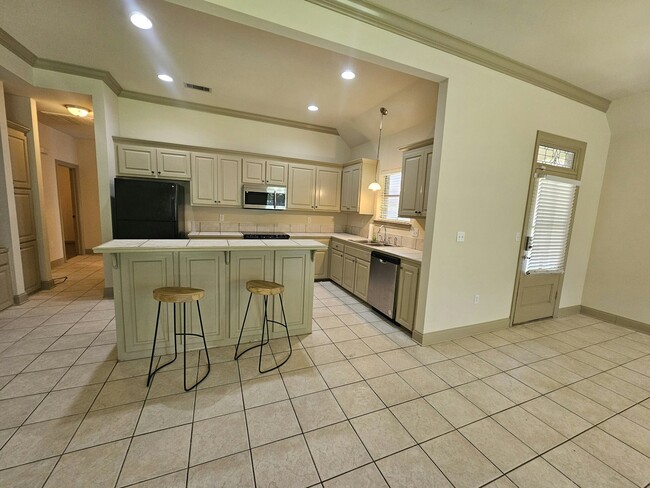Building Photo - 3430 Northlake Ave Rental