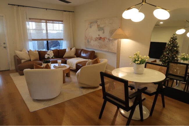 Building Photo - 525 N Miller Rd