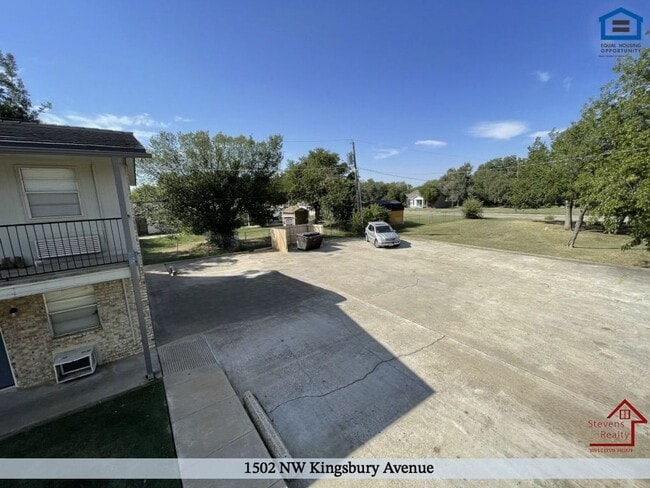 Photo - 1502 NW Kingsbury Ave
