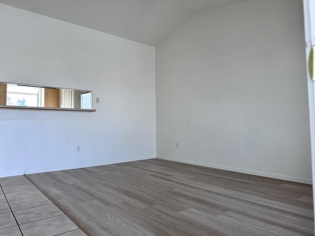 Building Photo - Private Upstairs Retreat in Desirable Gated Community