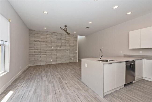 Photo - 1105 NE 2nd Ave