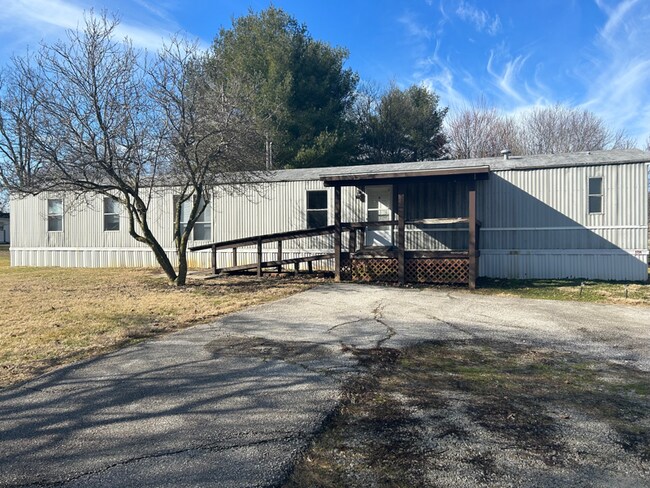 Photo - 2734 Middle Leesville Rd
