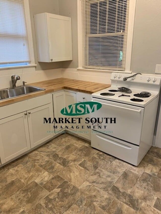 Photo - ~~~~NEW ON THE MARKET~~ 38th Street Cottage!!!