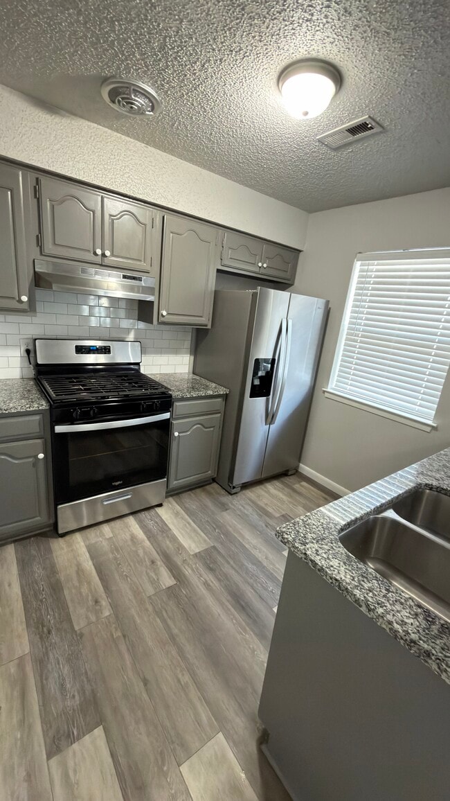 Photo - 150 W Kent St