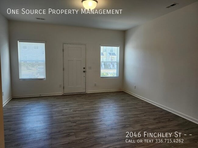 Photo - 2046 Finchley St