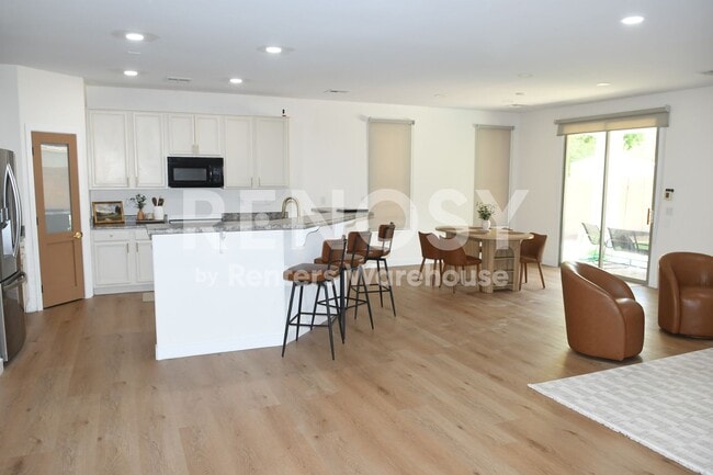 Photo - 10413 W Roanoke Ave