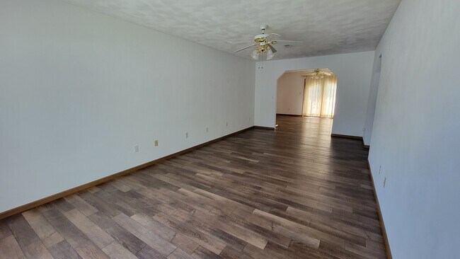 Photo - 464 E 2nd St