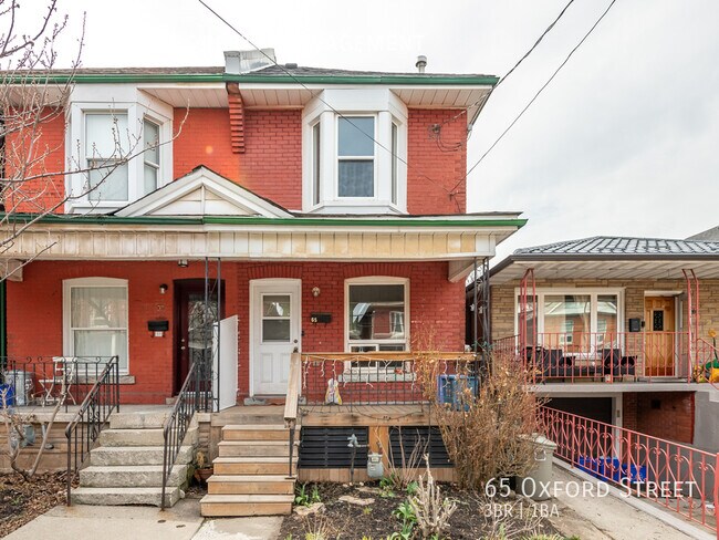 Building Photo - **Updated 3 Bedroom, 1 Bath Full House**