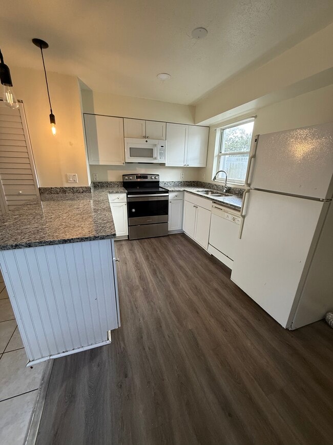 Building Photo - 15718 Morgan St Unit B