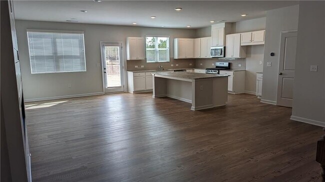 Photo - 840 Point Place Drive