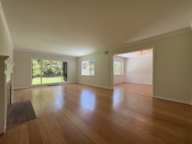 Charming 3BR/2BA Home in West Menlo Park - Charming 3BR/2BA Home in West Menlo Park