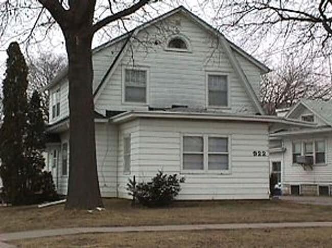 Building Photo - Close Walk To U of I Hospitals-House for Rent