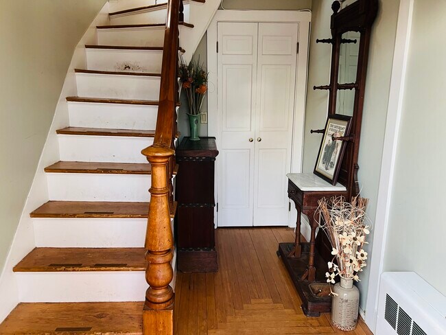 Private foyer with coat closet - 7 Cherry St Unit 7 Cherry #2