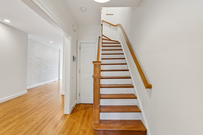 Photo - 1169 Abbey Pl NE