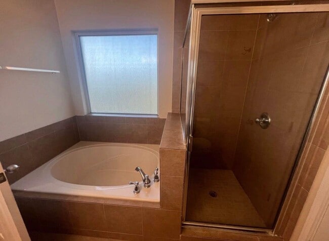 Photo - 332 Kahlo Loop