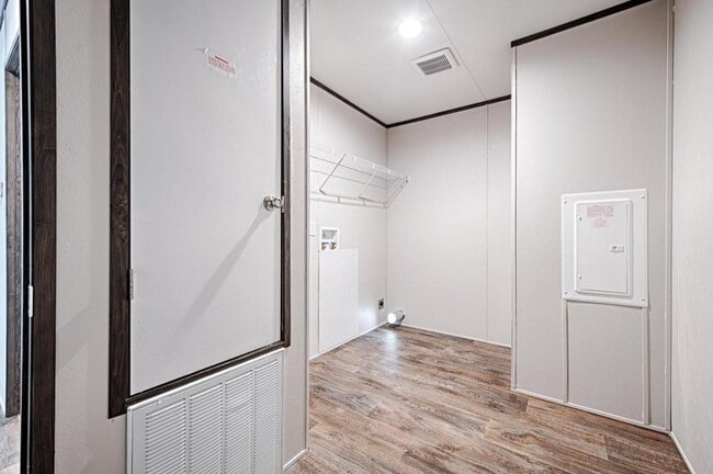 Photo - 633 Kevin St