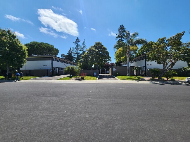 Photo - 720-738 Sutter Ave