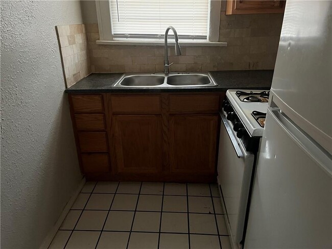 Photo - 1700 N Robinson Ave Unidad 102