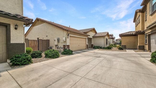 Building Photo - 1286 N 165th Dr