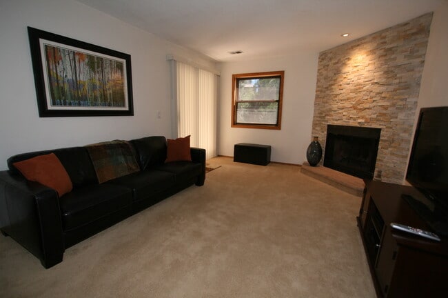 Building Photo - 2865 Sundown Ln Unit 202